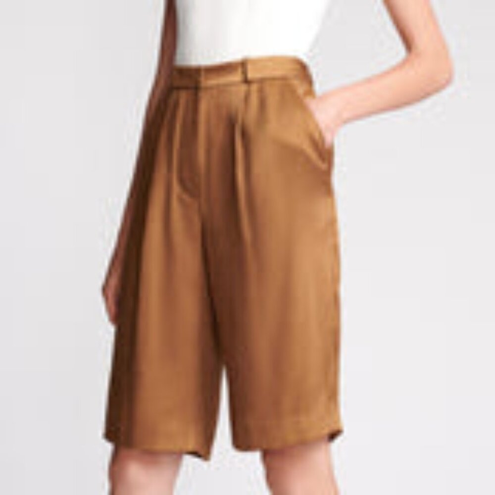 LBV.   SATIN PLEATED SHORTS IN TAN M / Tan